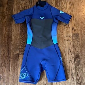 Womens sz4 Roxy shorty wetsuit.